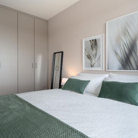 Shs Homes-Luxe Highrise, 2 Bedrooms, Kitchen, Free Parking, Stunning View, Large Tarrasse, Workspace Hasselt Kültér fotó